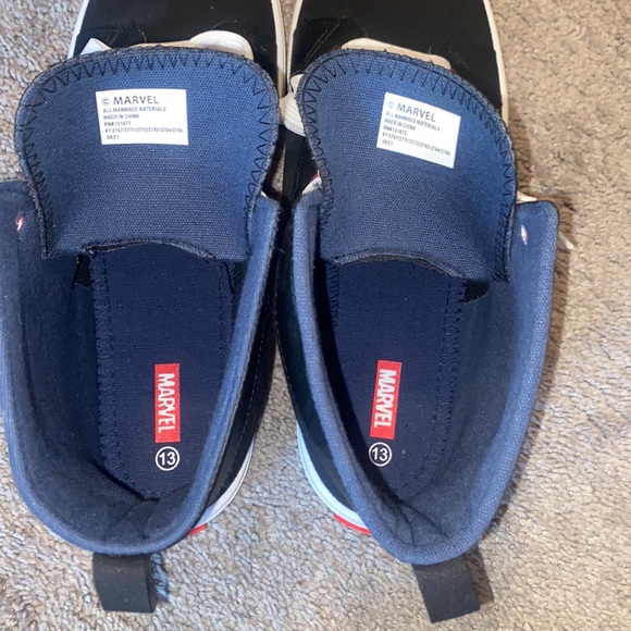 “CAPTAIN AMERICA” shoes from MARVEL with XL spandex long sleeve shirt - Picture 4 of 11